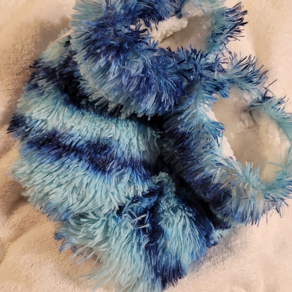 NWT JUSTICE COZY BOOTIE BLUE FUR GIRLS M/L WOMEN - Picture 4 of 10